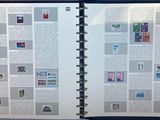 deux pages d'un livre ouvertes sur une table