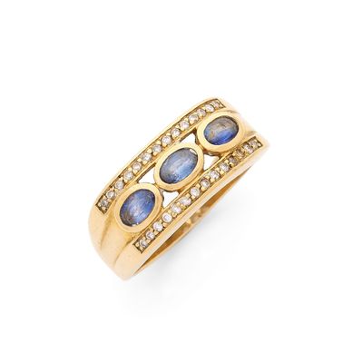 une bague en saphir et diamants, signée Van Cleef
