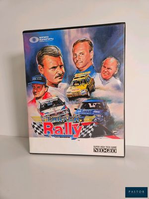 un gros plan d'un boîtier de DVD sur lequel figure une voiture de course