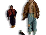 deux figurines d'un homme et d'une femme debout l'un à côté de l'autre
