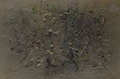 une photo d'une œuvre d'art posée par terre