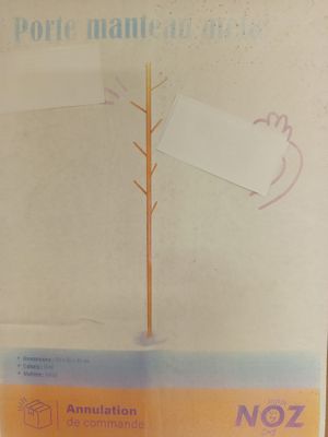 une affiche sur laquelle figure, au centre, l'image d'un arbre