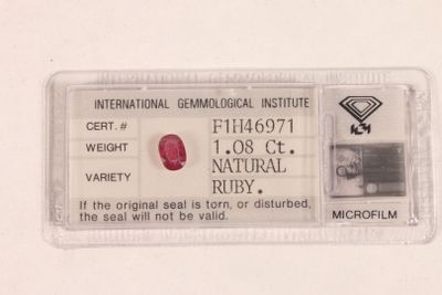 Rubis naturel sur papier et sous scellé de 1,08ct (7,30 x 5,14 x 3,08m