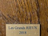 a plaque on the door of a building that says les grands reux 2018