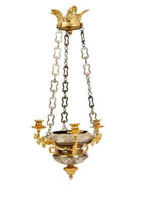 Lustre à trois lumières en bronze doré, laiton repoussé et a…