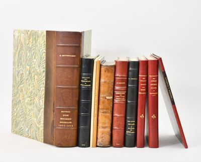 a lot of books that are sitting on a shelf