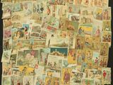 beaucoup de vieilles cartes postales sur la table