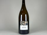 la bouteille de vin est vide sur la table