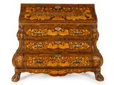 une image représentant une commode en bois ornée de fleurs