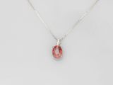 un pendentif en tourmaline rose et diamants, monté sur une chaîne en argent