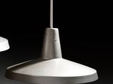 deux lampes suspendues au plafond