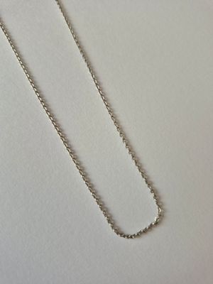 Chaine en argent 800°/000. Long.: 39 cm. Poids: 1,56g.