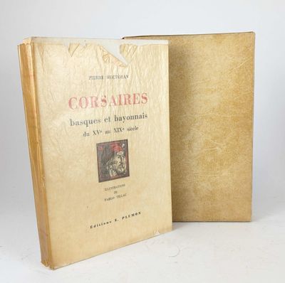 deux livres posés l'un à côté de l'autre sur une surface blanche
