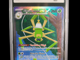 une image d'une carte Pokémon dans un étui en plastique