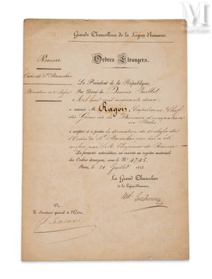 un vieux document sur lequel figure une inscription à l'encre noire