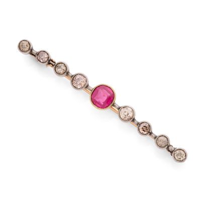 un bracelet en tourmaline rose et diamants