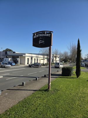 Totem publicitaire extérieur environ 4m, 4 spots, éclairage …