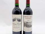 deux bouteilles de vin assises l'une à côté de l'autre