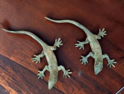 Pierre CHENET (XXème siècle) Deux lézards Bronze à patine nu…