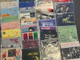 beaucoup de livres sur la table ensemble sur la table
