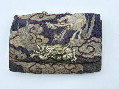 JAPON Blague à tabac tonkotsu rectangulaire en tissu orné d'…