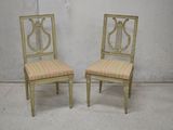 paire de chaises anciennes peintes, avec coussins rembourrés