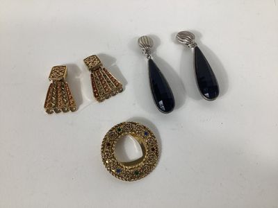 Boucles D'oreilles à Clips Vintage Biche De Bere Paris - Doré - Occasion