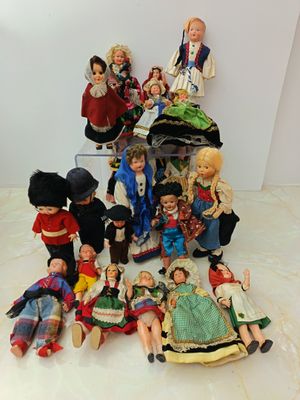 Ensemble de poupées folkloriques