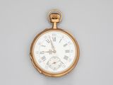 une montre de poche ancienne avec des chiffres romains sur le cadran