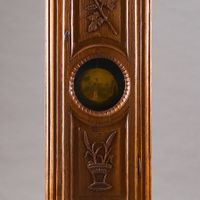 Pendule de parquet, la caisse en chêne mouluré et sculpté de… (photo 2)
