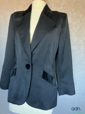 grey blazer with black lapels on a mannequin dummy