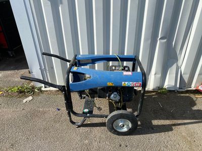 a small blue machine that is sitting on the ground