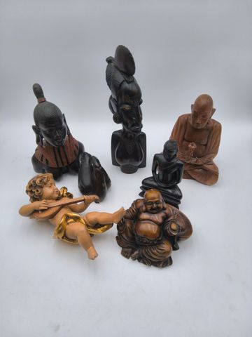 Lot de figurines africaines et bouddhiste en bois