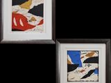 deux reproductions encadrées de peintures abstraites sur fond noir