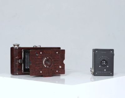 KODAK. Appareil photo folding modèle "Hawkette n°2", en baké…