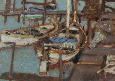 une peinture représentant un bateau sur l'eau, avec un quai en arrière-plan