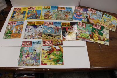 beaucoup de bandes dessinées sur la table