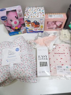 many items that are on the table and in the box