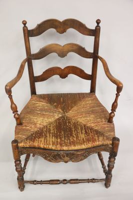 Fauteuil paillé la ceinture centrée d'une coquille sculptée,… - Photo 1