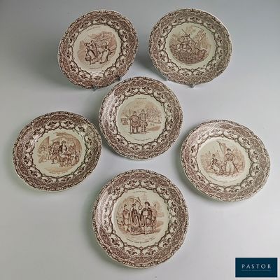 six assiettes marron et blanches sur lesquelles figurent les portraits d'un homme et d'une femme