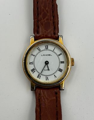 LANCEL. Montre de dame en métal doré.
