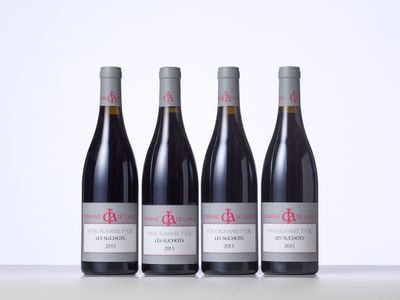 trois bouteilles de vin rouge posées sur une table