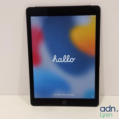 une image d'une tablette sur laquelle s'affiche le mot « bonjour »