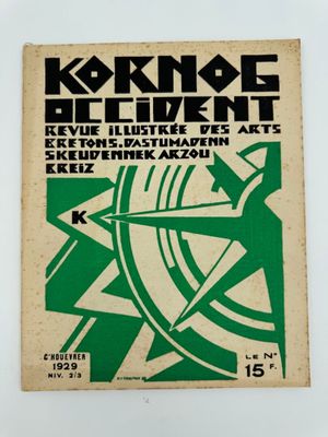 un livre avec une couverture verte et des lettres noires dessus