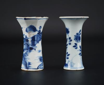 pair of chinese blue and white vases