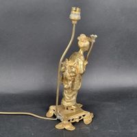 Pied de lampe en bronze doré à décor d'une japonaise en kimo… (photo 2)