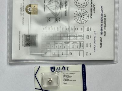 une image représentant un morceau de diamant posé sur une feuille de papier