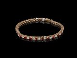 un bracelet en diamants et rubis sur fond noir
