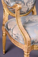 Fauteuil en bois mouluré, sculpté et redoré. (photo 5)
