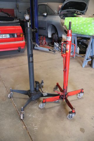 Deux vérins de fosse 500 kgs et 800 kgs 